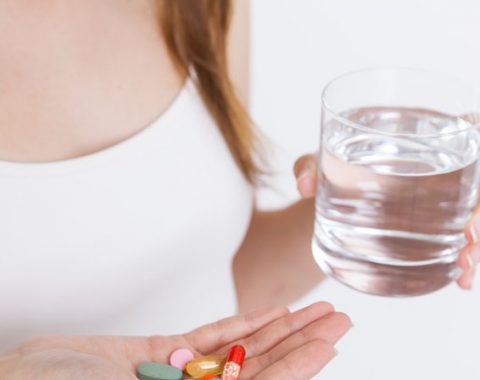 Czym należy popijać leki i suplementy witaminowe?